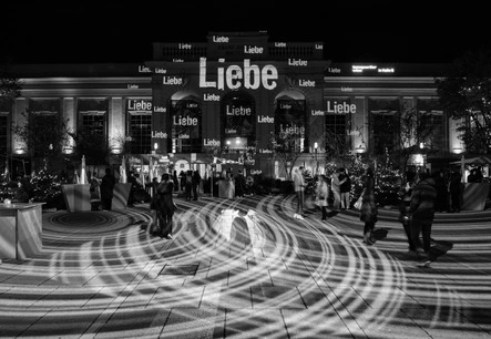 Liebe/Love light show Vienna Museum quarter